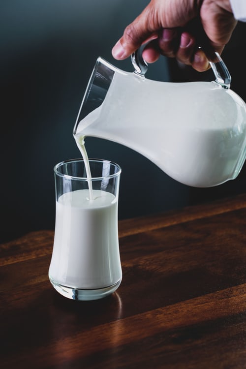 Cancer du sein : boire du lait chaque jour pourrait augmenter le risque de 80 %